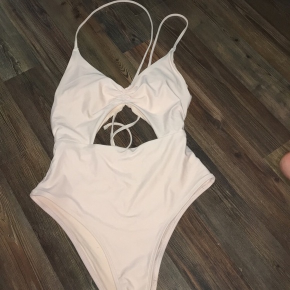 cutout aerie one piece - Picture 1 of 7